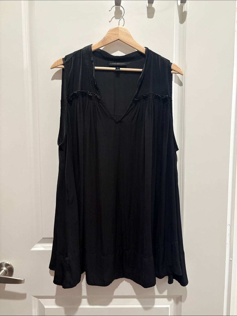 Lane Brant Black Sleeveless V-Neck Tunic Top